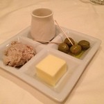 メゾン ドゥ アッシュ - パンの付け合わせ