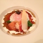 メゾン ドゥ アッシュ - サーモンとイクラのコンソメジュレ