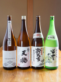 Hanamomem Minamiya - 地元のお酒も種類豊富。好みのお酒を探してみては　地酒を中心に、全国各地の日本酒が揃っています。料理や好みに合わせていろいろ味わう楽しみも。