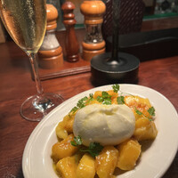 カルネジーオ イースト - 