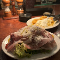 カルネジーオ イースト - 