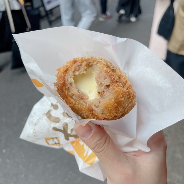 浅草コロッケ くろげ 浅草雷門店 - 浅草（東武・都営・メトロ）/コロッケ | 食べログ