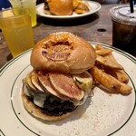 ザ グッド バイブス - 期間限定イチジクとモッツァレラのバーガー