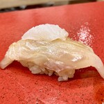 鮨 天ぷら 祇園いわい - ⑥鮃(上に小さなえんがわが乗っている)