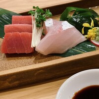 炭火とワインと純米酒 King Momo - 刺身　長崎沖　生まぐろ、三重　縞鯵