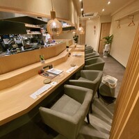 炭火とワインと純米酒 King Momo - カウンター席　