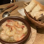 ワインの酒場。ディプント - 海老のアヒージョ