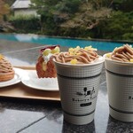 ベーカリー＆テーブル 東府や 足湯カフェ - まろんらて。おさらもらってきた。