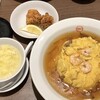 551蓬莱 - 天津飯890円 (玉子スープ付)+鶏の唐揚げ220円
