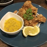 創作ダイニング アタラッシア - 鶏モモ唐揚げハニーマスタードソース　880円