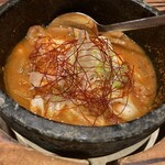 Uotami - 熱々石焼きモツ煮豆富赤¥603税込