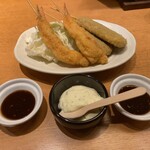 Izakaya Kembou - 串揚げ エビ 黒はんぺん タルタルソースが付いてきます。