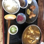 Ajian - うどん定食（1番）950円
                      　（カレーうどん、唐揚げ2個、小鉢、
                      　半ライス、小鉢、お新香）