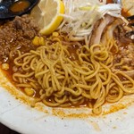 旭川らーめん かじべえ - 麺の感じ。
