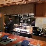 蒼 - 峯村シェフが生産者の皆さんと信頼関係を結び、拘りの食材を直接取引で仕入れ独創的なお料理に
      評価や知名度は協力頂いている生産者の方々のお陰とメニューに仕入先を記入し共に発展したいとの強い気持ちを感じます