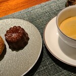 蒼 - ⑯カスタード詰め立ての自家製シュークリーム
      シューがサクッとカスタードがトロッと優しい
      ⑰焼き立ての自家製カヌレ 
      もっちりとした食感でしっとりした甘み
      お飲み物①エスプレッソ・ダブル 