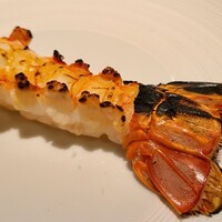 蒼 - ⑤炭火焼き赤座海老(神奈川県長井産、株式会社さかな人、長谷川大樹氏)
                    元々、生でも火入れしても美味しい海老なのですが、レアな火入れで甘みと旨みが爆発！
                    本当に素晴らしい！ 