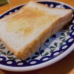 パン工房 サカグチ - 耳のあたりカサカサです。