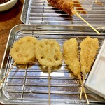 海鮮うまいもんや浜海道 - 串揚げ(レンコン、キス、貝柱)