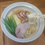 麺屋 千鳥 - 麺のリフトアップ