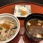 Meiji Kinenkan - 食事（きのこ御飯 赤出汁 香の物）