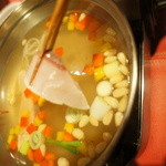 山田屋旅館 - コラーゲンたっぷりの美肌鍋で魚をしゃぶしゃぶ。