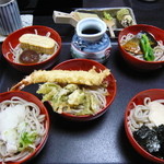 teuchisobayabuasaichiten - 色んな種類のお蕎麦が食べられます。