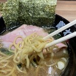 ラーメン武蔵家 HANARE - ちゅるっとした麺。