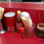 家系ラーメン とらきち家 - 卓上味変調味料２