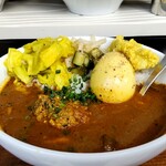 魔皿カレー - マイルドカレー 790円(通常850円)、半熟たまご 100円