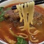 味佳房 - 「麻辣牛肉麺」(箸上げ撮影)