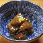 飯屋こふく - 付け合わせの大根と茄子の八丁味噌炒め