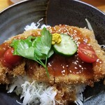 Mamma Yako Fuku - 味噌カツ近影。サクサクの衣に脂身も旨いロース肉♪ソースもくどくなく、好み！