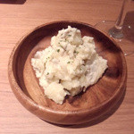 ビストロ ガフ - 大人のポテトサラダ３８０円　オリーブオイルの風味が美味