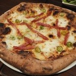ピッツェリアマッシモ - 青唐辛子とサラミピカンのピザ