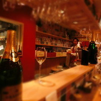 Le Comptoir de シャンパン食堂 - １号店とは違い、カウンターメインの店だよ。