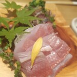 海鮮原始焼 ろば炭魚 - アジのタタキと金目鯛の刺し身が新鮮でとても甘い〜♡