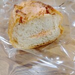 春風堂 工場売店 - 明太フランス断面