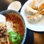 餃子荘いつから だるまや - しびれ担々麺＆焼餃子