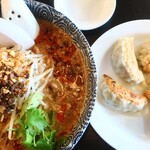 餃子荘いつから だるまや - しびれ担々麺＆焼餃子