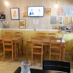 餃子荘いつから だるまや - 店内の様子