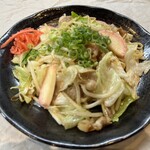 Hakata Izakaya Nanchikanchi - 『焼きラーメン』
      
      福岡・天神の屋台で誕生した、焼きラーメン。
      豚骨ラーメンと焼きそばの合いの子ような食べ物です。
      今では、色んなお店で様々なスタイルがあります。
      
      当店では、博多で最もスタンダードなタイプをご提供。
      細麺で、程よい豚骨・ウスターソースの風味がし、
      豚骨ラーメンが苦手な方でも食べれる一品だと思います。
      
      締めに食べるも良し！　これをツマミにして飲むも良し！！
