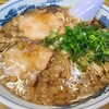 尾道ラーメン 味億 - ラーメン(税込850円)
トッピングは叉焼2枚、メンマ、刻み青葱(広島県産)、そして背脂
鶏ガラ出汁と魚介系出汁のブレンドに醤油を加えたスープ、見た目ほど塩辛くなく、背脂も適度なので飲み易い