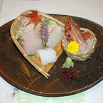 三養荘 - お造り（カンパチ、アオリ烏賊、鯛、縞海老）