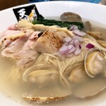 超純水採麺 天国屋 - 透き通ったスープ