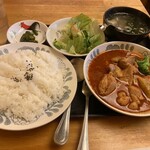 Mirakuru - エスニックカレーは、定食なのだ。