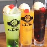Nihon Eikou Sakaba Rokki Kanai - 大人のクリームソーダシリーズ。アルコール抜きもできるはず！