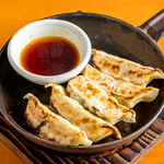 Iron pot fried Gyoza / Dumpling