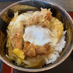 石臼挽き手打ちそば　藤茂登 - かつ丼のカツはサクサク