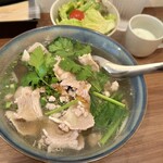 AKKA Thai cafe & eatery - ランチメニュー「"クィティオムー"タイ風あっさりライスヌードルセット」(1100円)